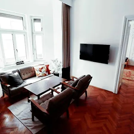 Grosses, Helles Vintage Mit Parkplatz Apartment Innsbruck